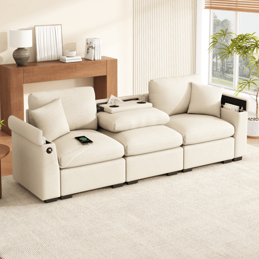 Sofá de 3 lugares em chenille - Com almofadas, mesa rebatível, porta USB, porta-copos e arrumação - Bege
